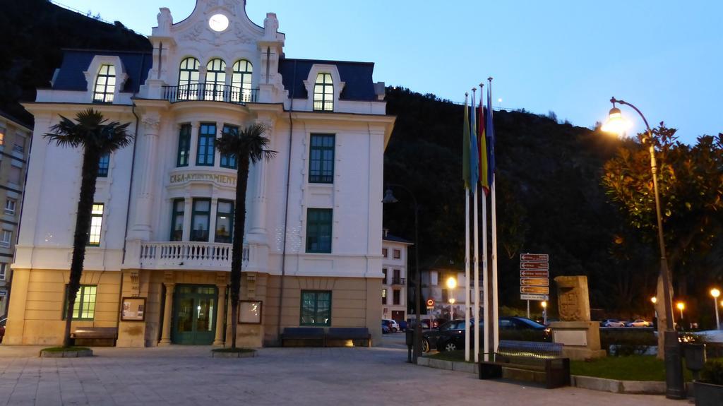 Pension Oria Luarca Eksteriør billede